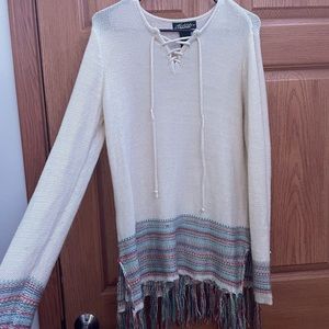 absolutely famous crisscross V tassel sweater